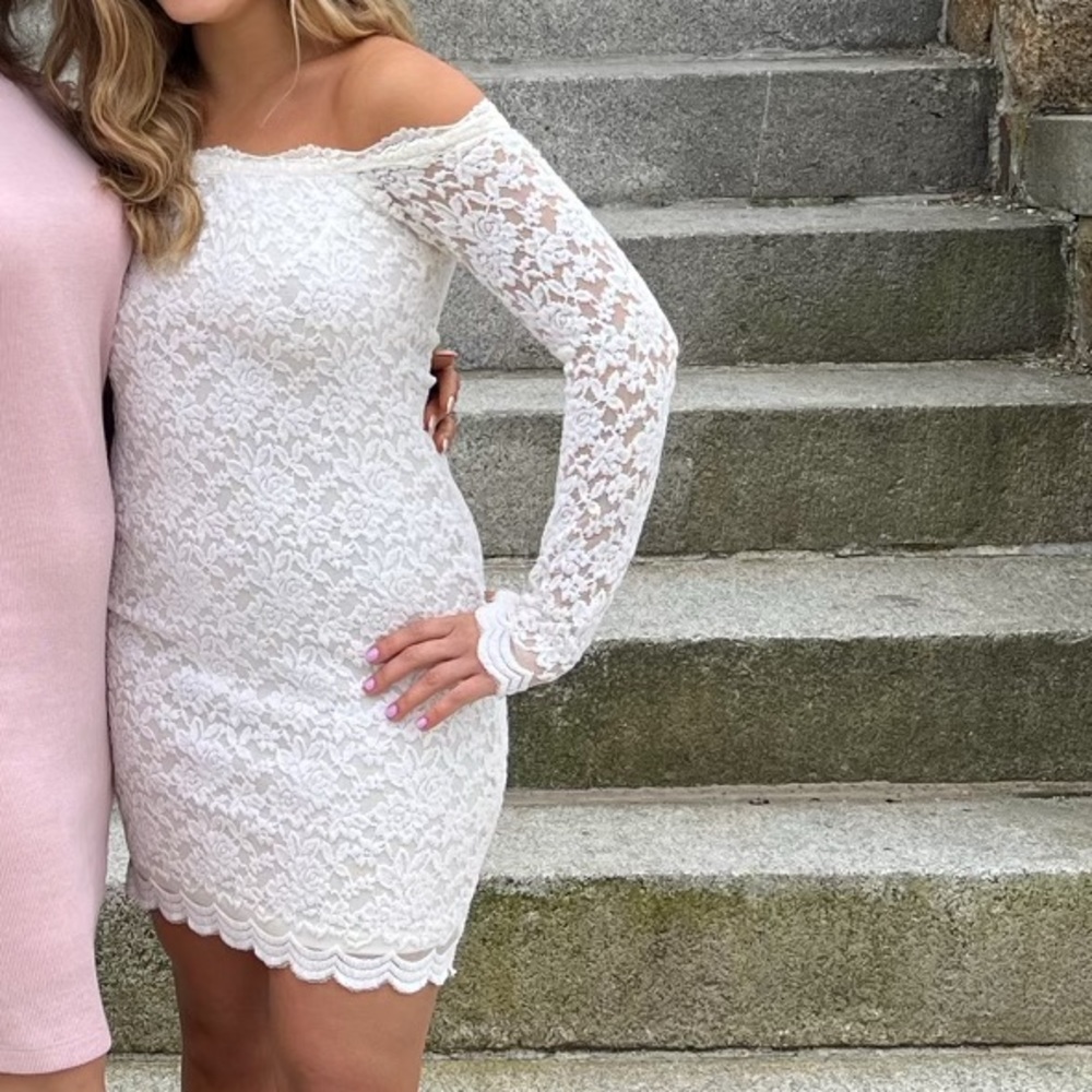 White lace dress size small stretchy